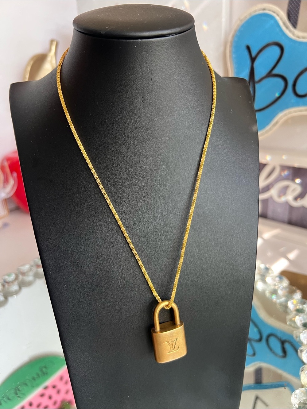Louis Vuitton Gold Padlock Pendant unbranded Necklace - Gold Chain #326 - Picture 1 of 11